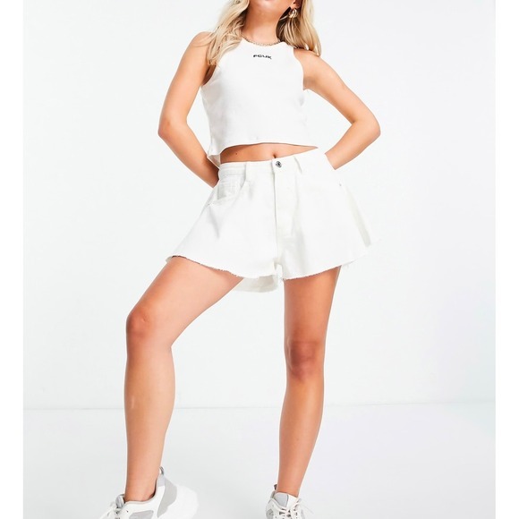 Missguided NWT Plus denim mom shorts with raw‎ hem in white Size 16 Coquette - Picture 1 of 9